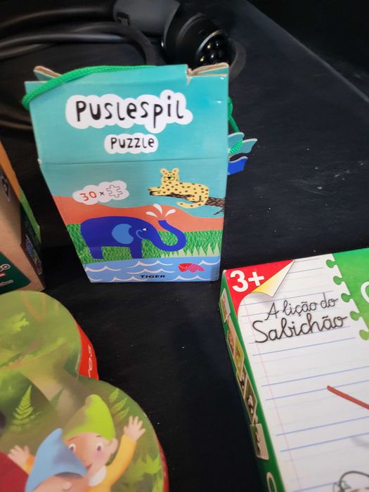 7 conjuntos de puzzles de crianças dos 2 aos 7 anos. Cada um 4€