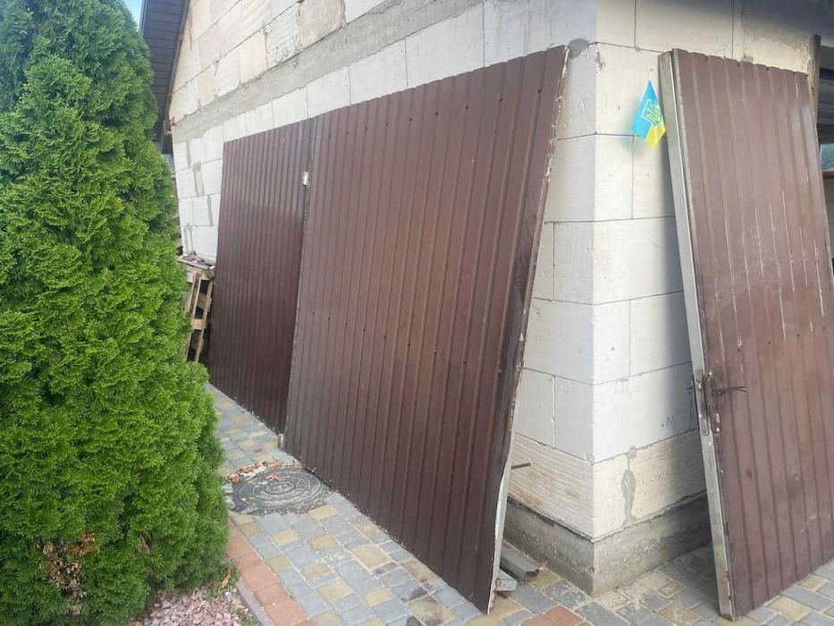 Продам ворота (розпашні) та калітку б/у