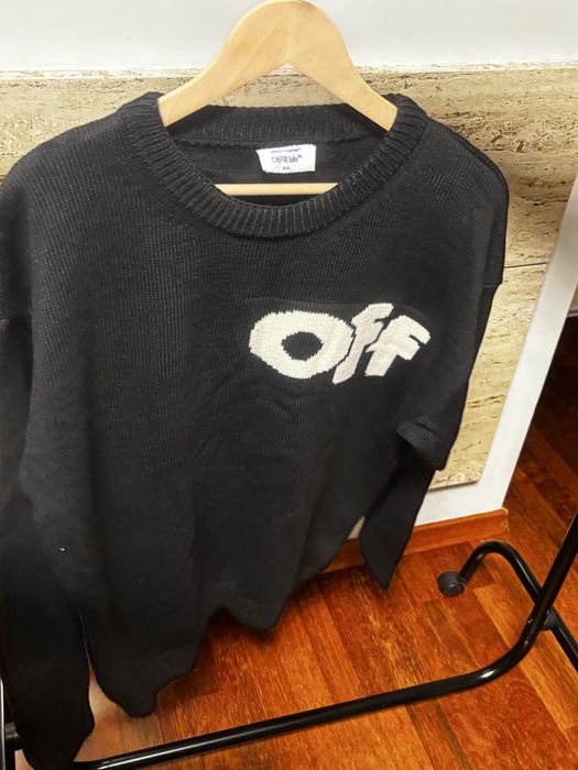 Off white sweter