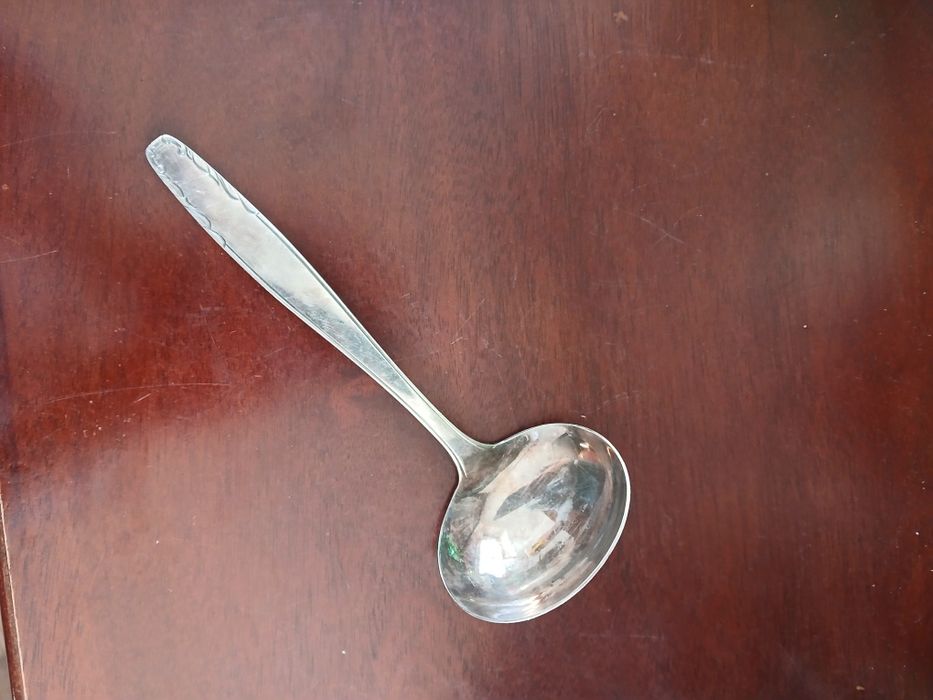 Posrebrzana mała chochelka łyżka do sosów