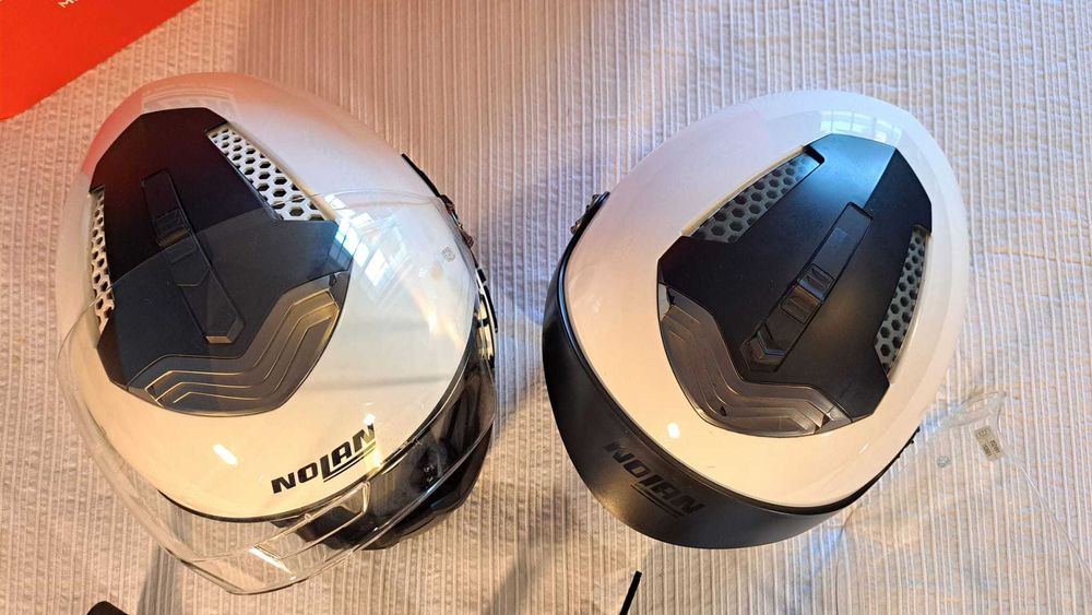 Dois capacetes de marca NOLAN N43 AIR CLASSIC