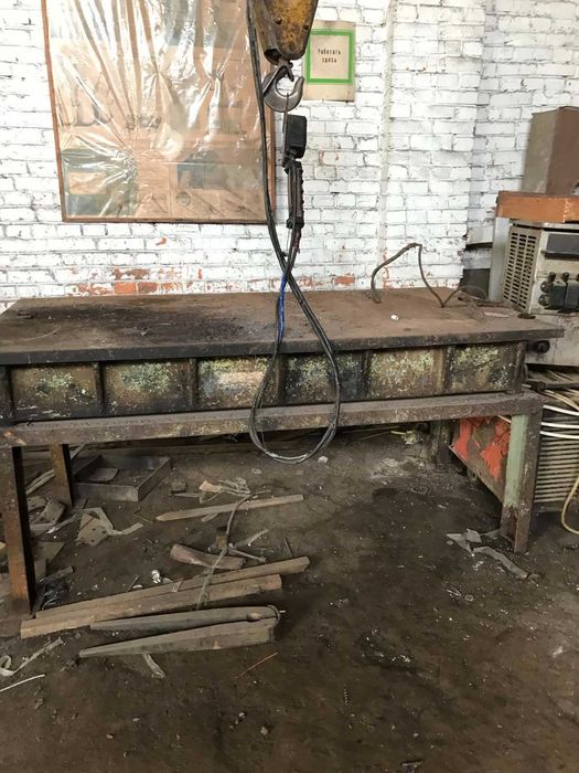 Стіл металевий для промислового використання