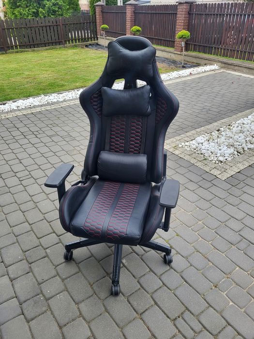 Fotel gamingowy stan idealny
