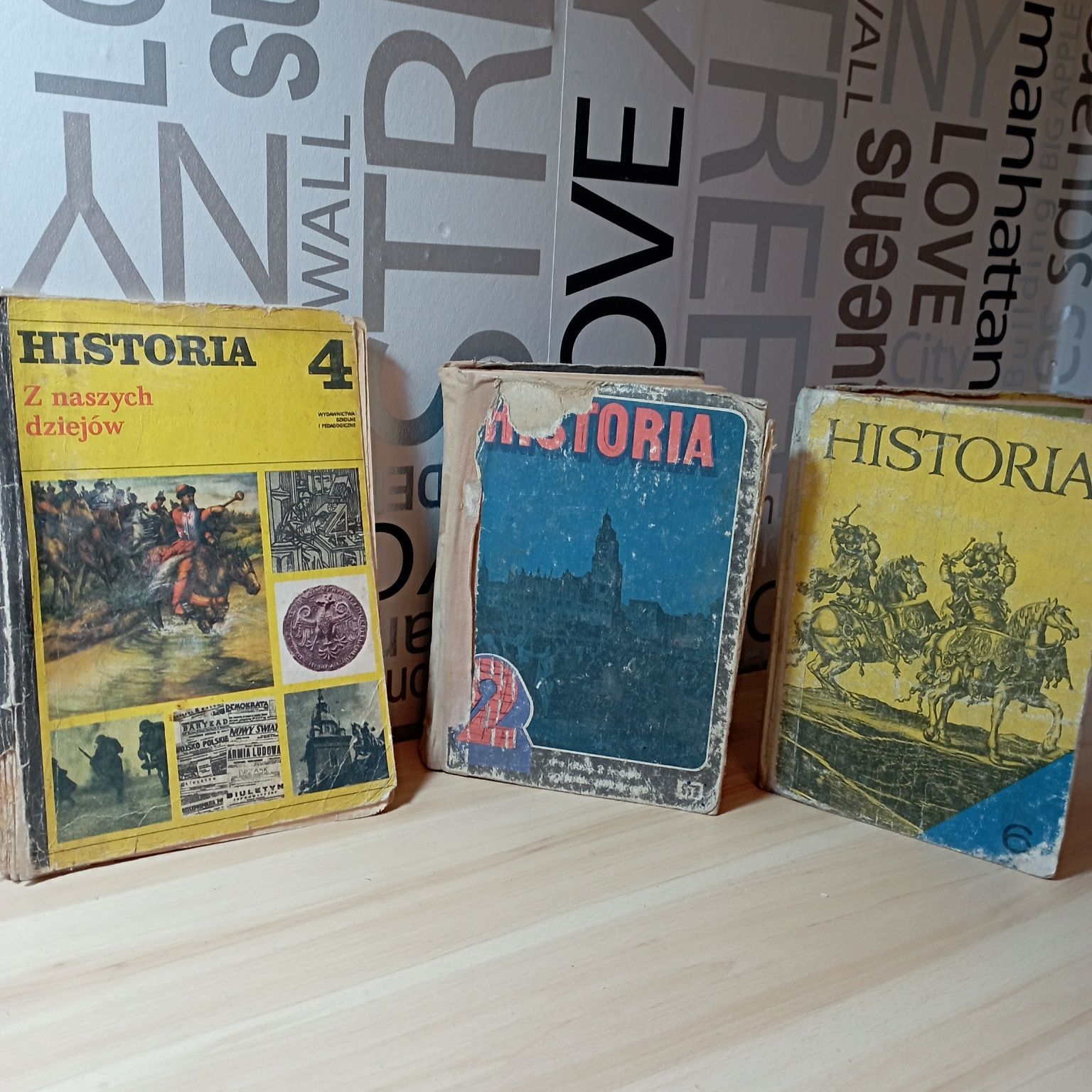 Historia. trzy różne podręczniki. 1984r.