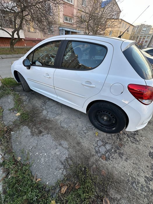 Продам Peugeot 207 2011 року турбодизель 1.6