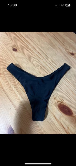 Parte de baixo do biquini preto da Shein