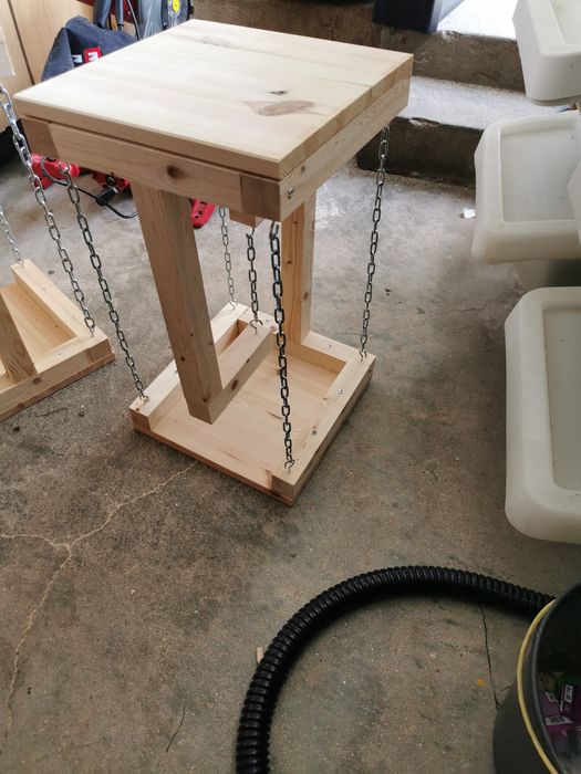 Mesa de apoio suspensa