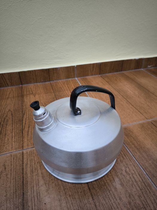 Chaleira Antiga em Alumínio