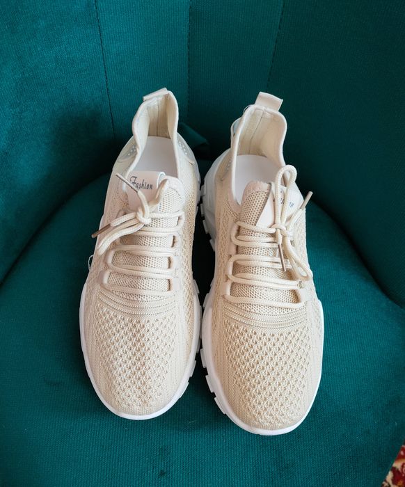 Buty sportowe damskie