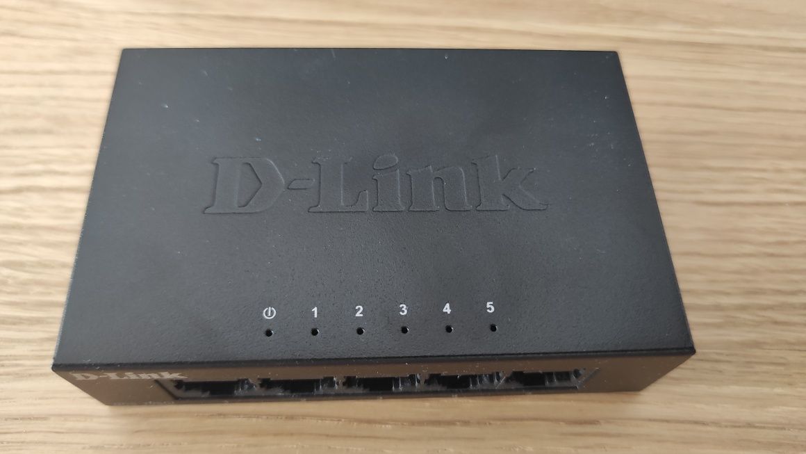 D-LINK DGS-105GL switch przełącznik ethernet Gigabit 5-portowy