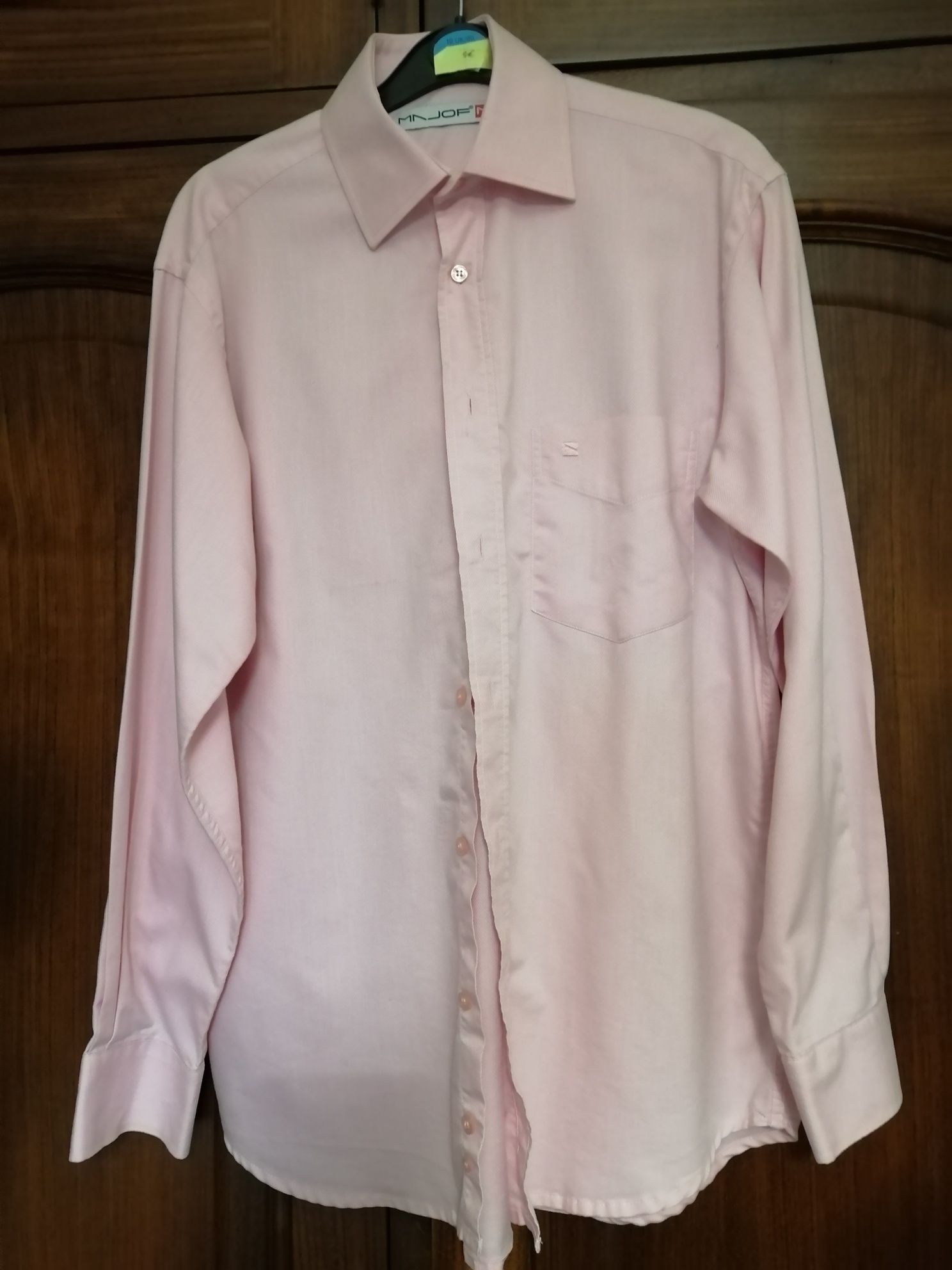 Camisa clássica em rosa claro