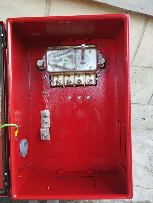 Електричний щит трох фазний.