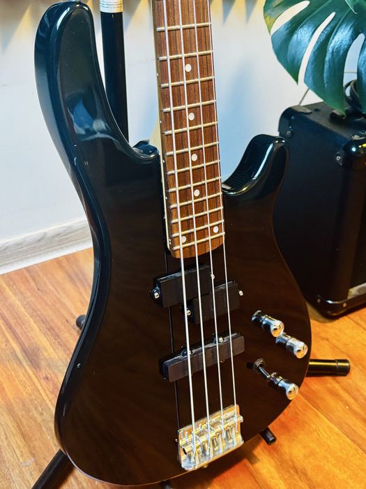 Gitara elektryczna basowa