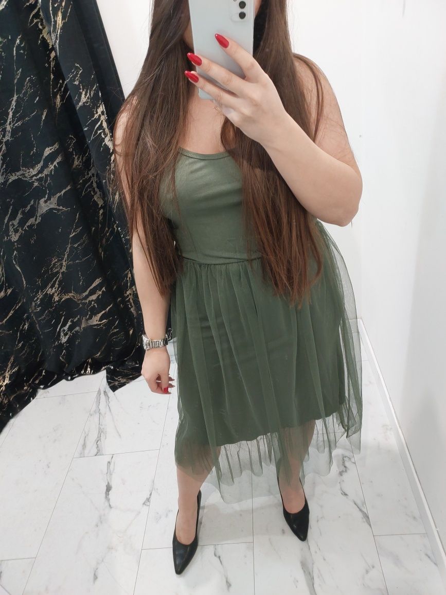 Tiulowa sukienka khaki zieleń dziewczęca midi ramiączka