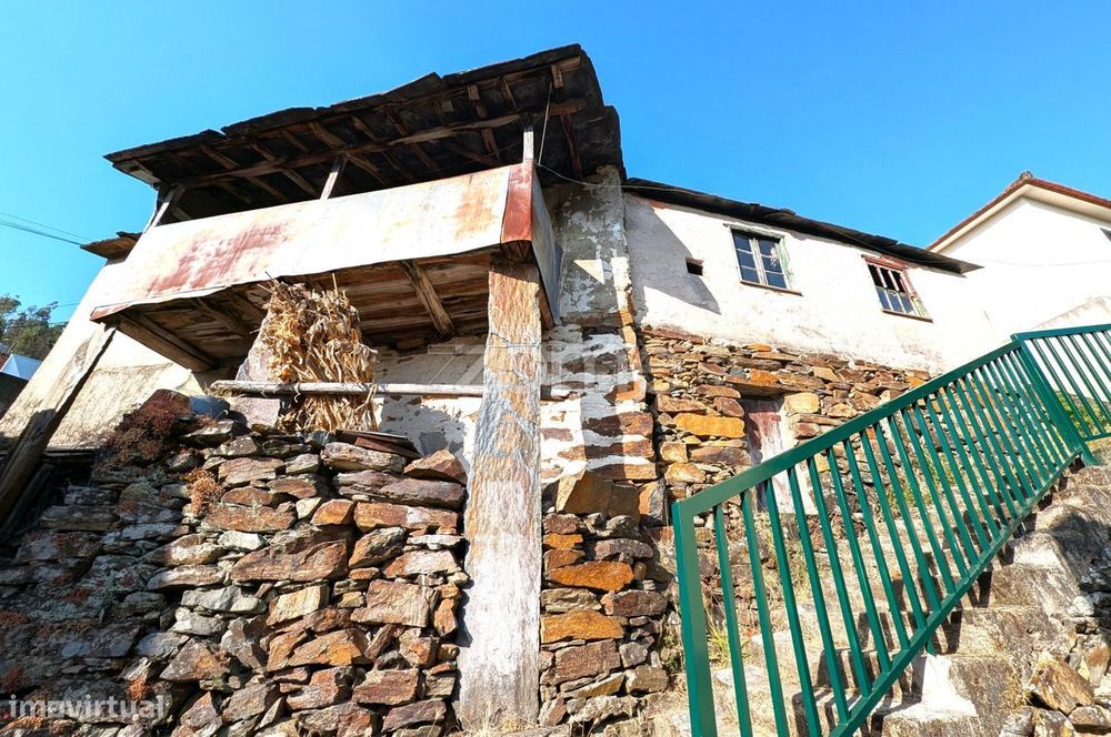 Casa Rústica em estilo Serrano Tradicional em Telhe, Arouca