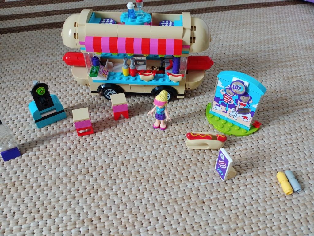 LEGO friends budka z hotdogami