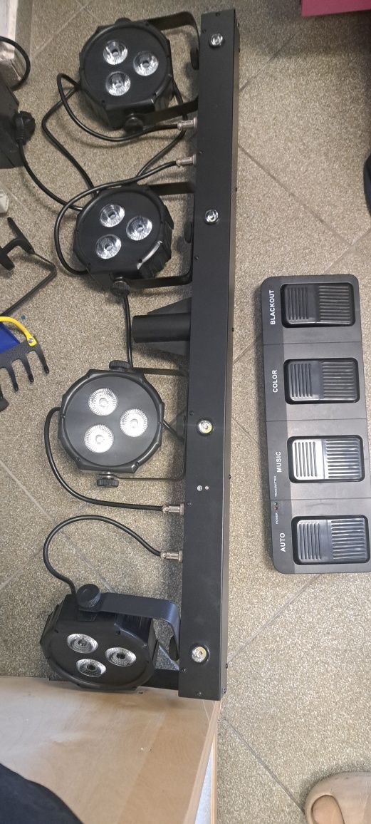 Zestaw oświetleniowy LED RGB z przełącznikiem nożnym