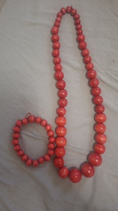 Zestaw czerwone korale i bransoletka.