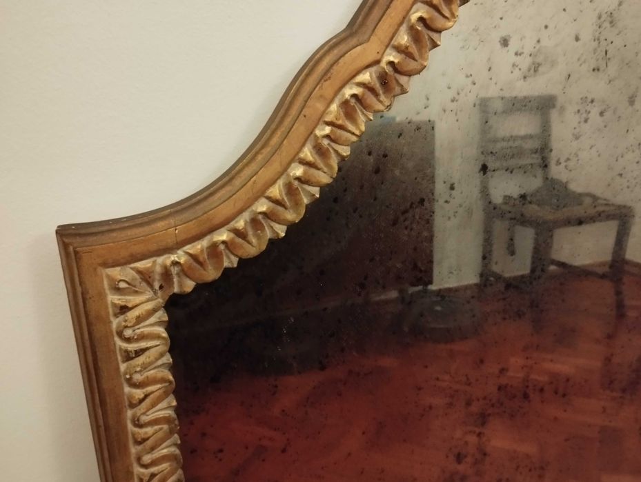 Espelho antigo em talha dourada