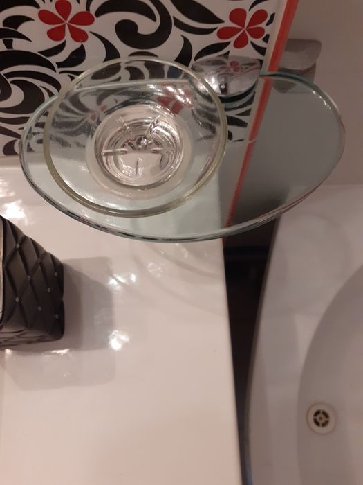 Komplet szklanych wieszakoów, półek do łazienki.