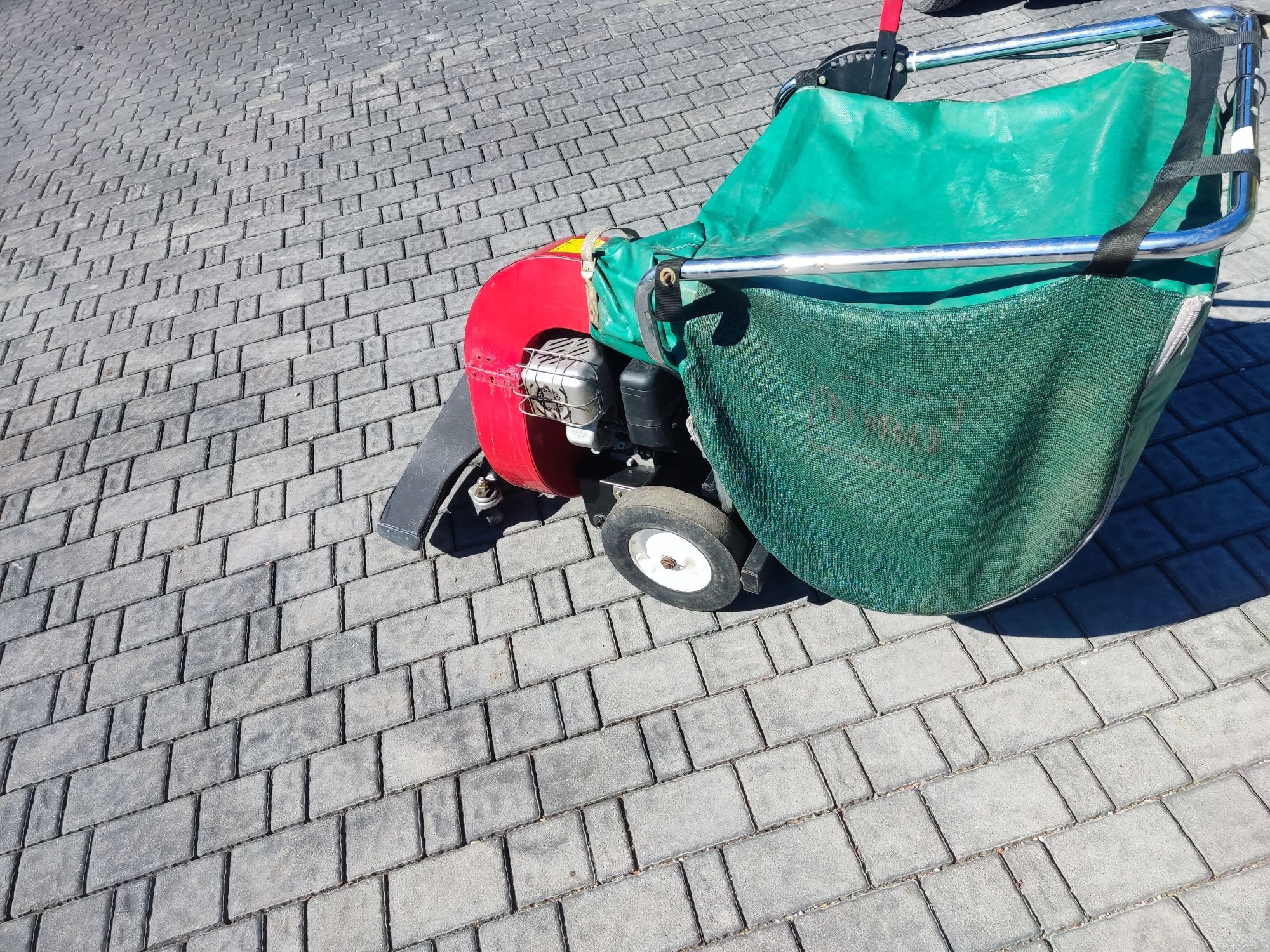 Odkurzacz ogrodowy spalinowy