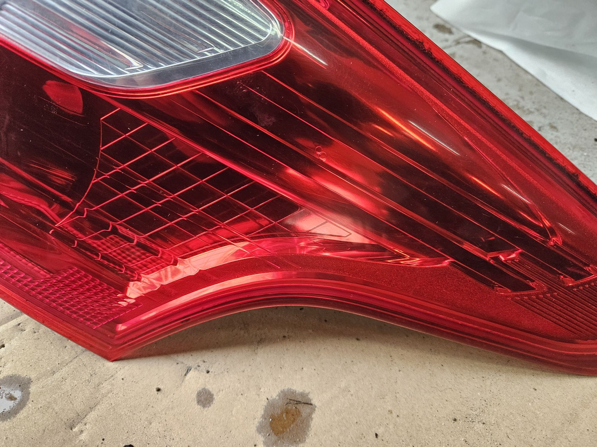 Lampa tyl prawa Ford Focus MK3 kombi