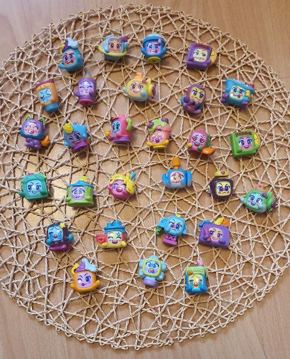 Komplet figurek MojiPops