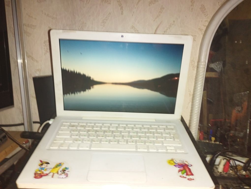 MacBook.     А1181