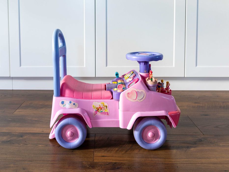 Jeździk pchacz grający, interaktywny.