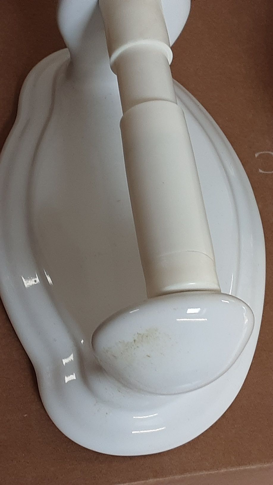 2 saboneteiras e peça para papel higiénico