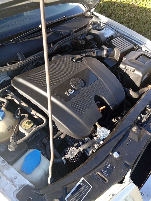 Продам шкода тур 2008 1.6