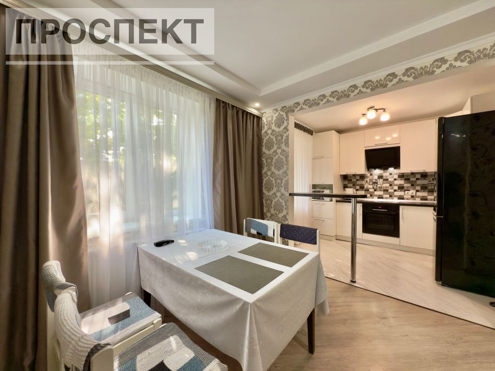 Продам будинок з ремонтом ( Центр). Р-н маг. « Віста».