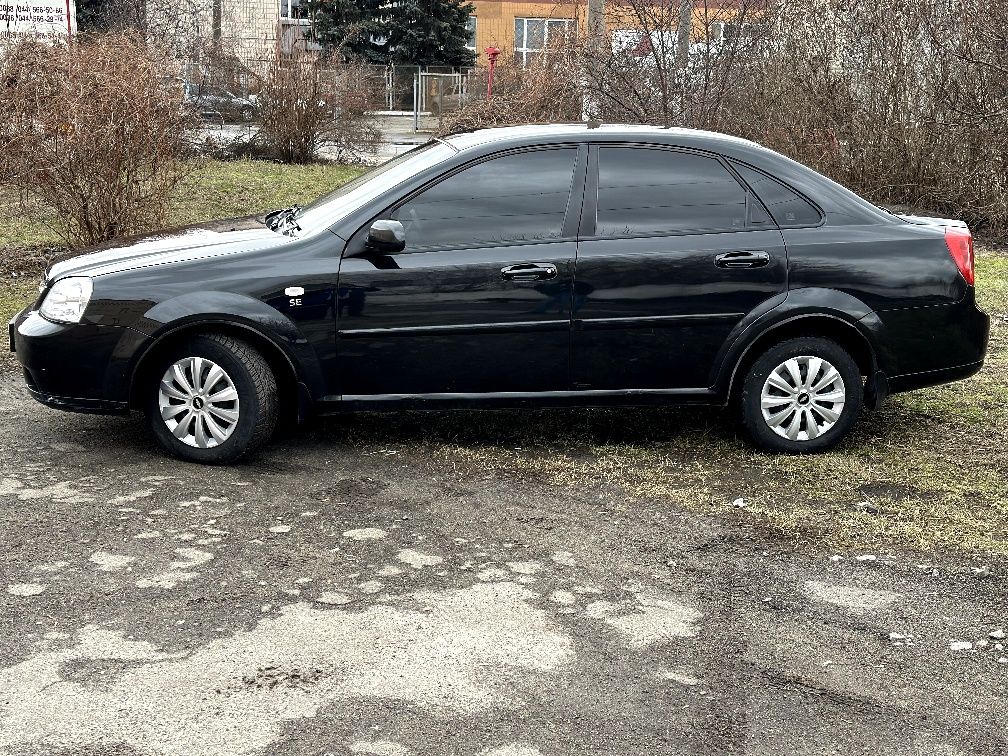 Продам автомобільчик Lacetti