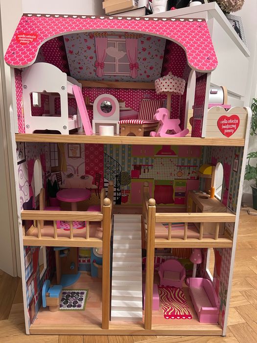 Drewniany domek do zabawy