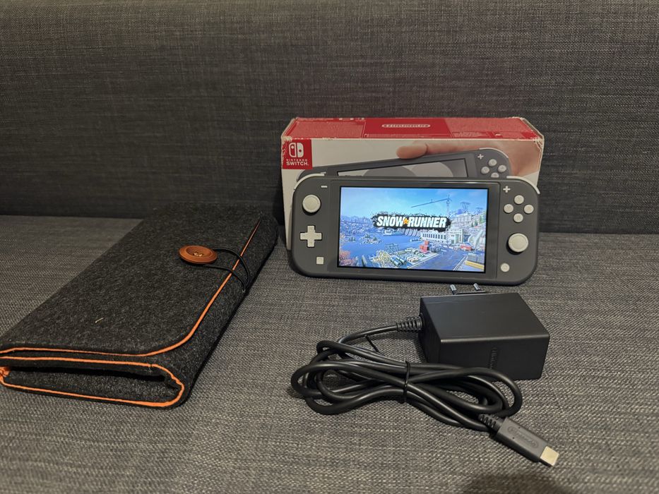 Nintendo switch lite z etui jak nowa