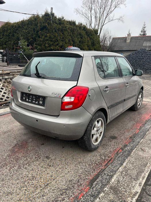 Skoda Fabia 1.2 BZG kod lakieru 4k4k 2008 rok części