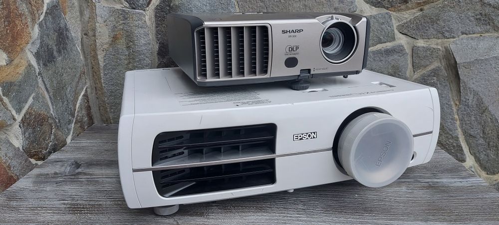 Epson EH-TW2900,Sharp XR-30X