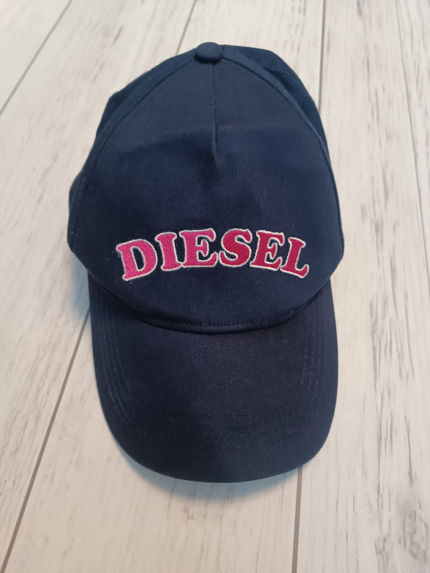 Темно синяя кепка diesel