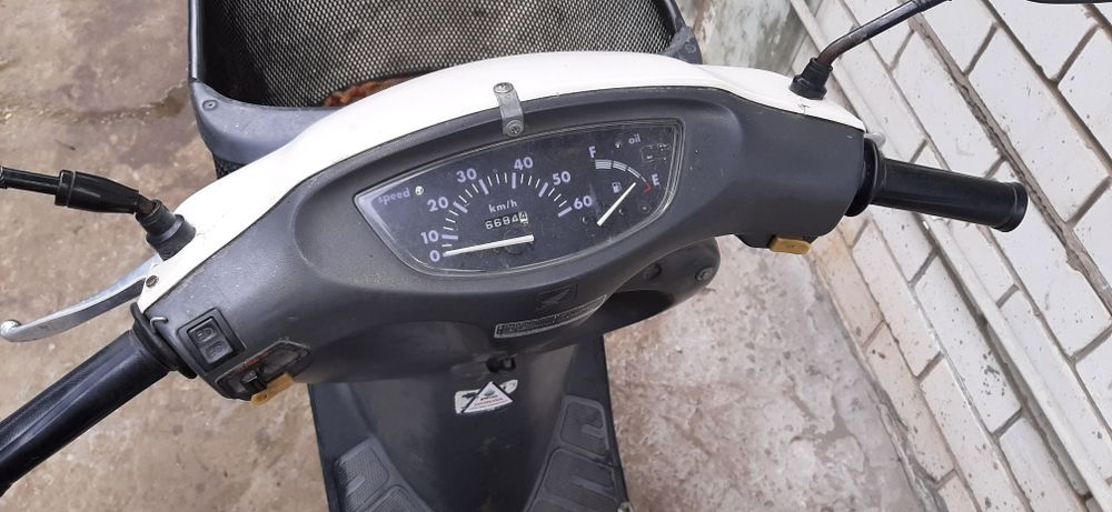 Скутер хонда цеста 34 двох тактний з номером і тех паспортом.