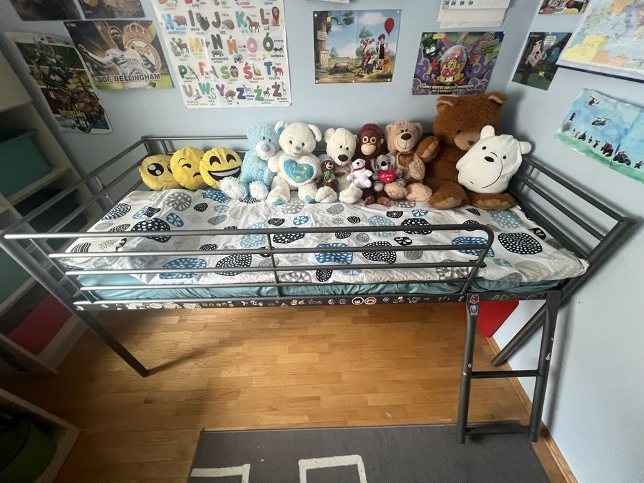 Metalowe łóżko ikea