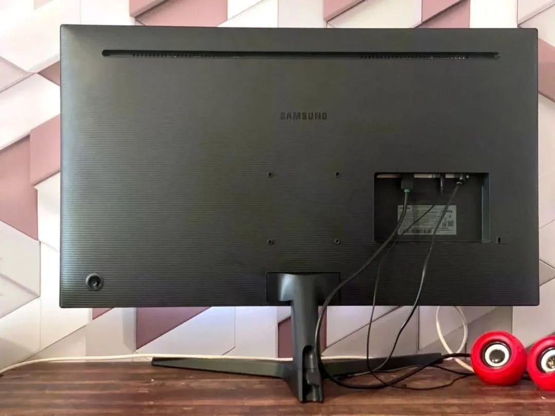 Монитор Samsung 32'' LU32J590UQIXCI, VA, 3840x2160, 2xHDMI/DisplayPort
