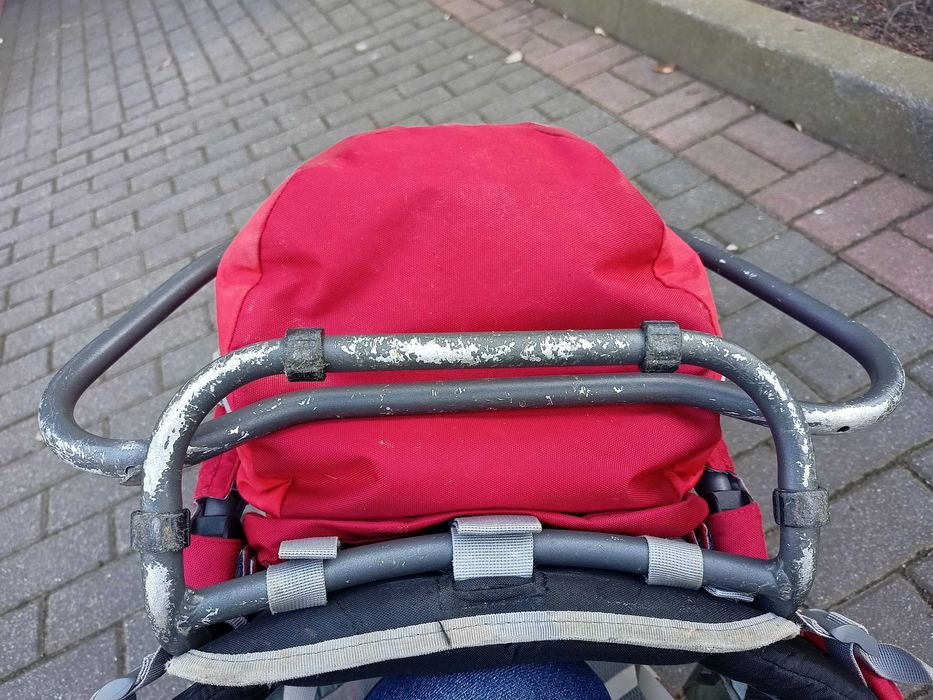 Nosidło górskie Deuter Comfort II z daszkiem i ponczem przeciwdeszcz