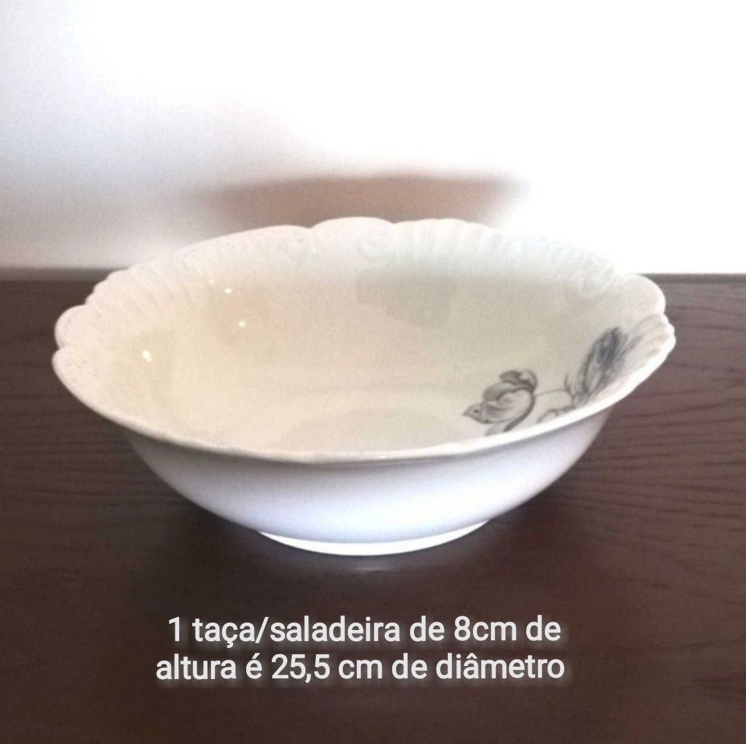 Conjunto de 8 pratos e 1 saladeira vintage