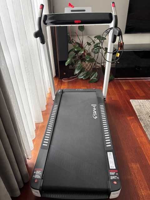 Bieżnia elektryczna HMS LOOP 14 kupiona 04.2024 plus mata