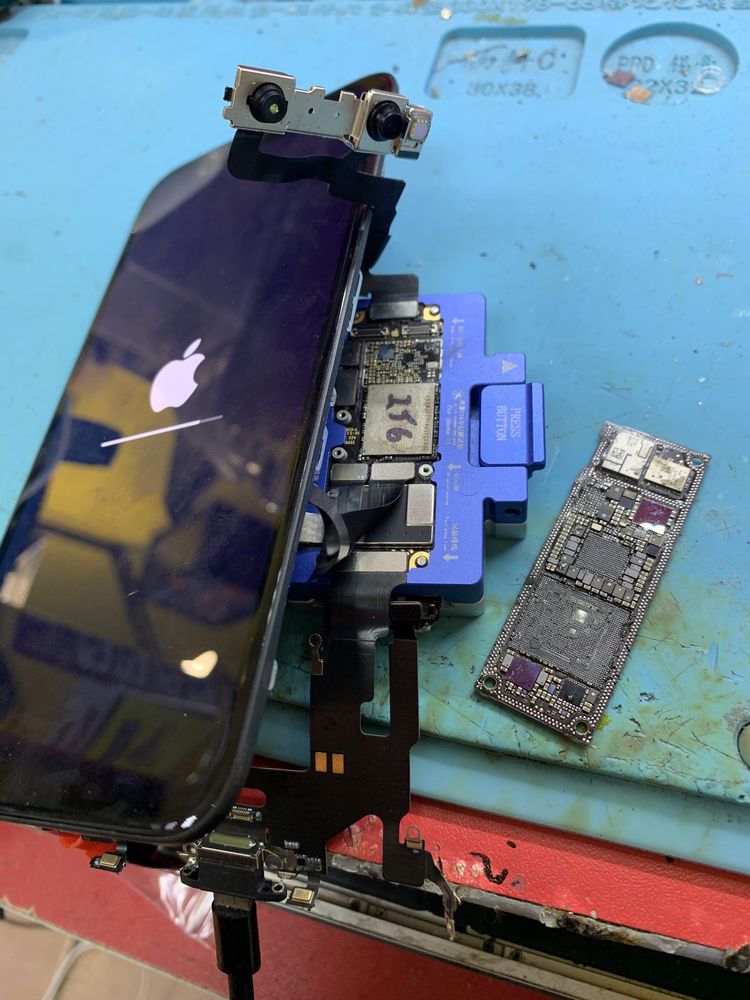 Ремонт мобільних телефонів iPhone samsung xiaomi Huawei Face iD ремонт
