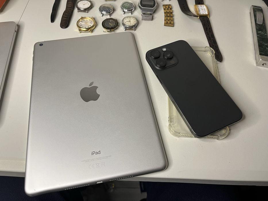 Ipad 9th gen 64Gb , Iphone 15 pro max icloud