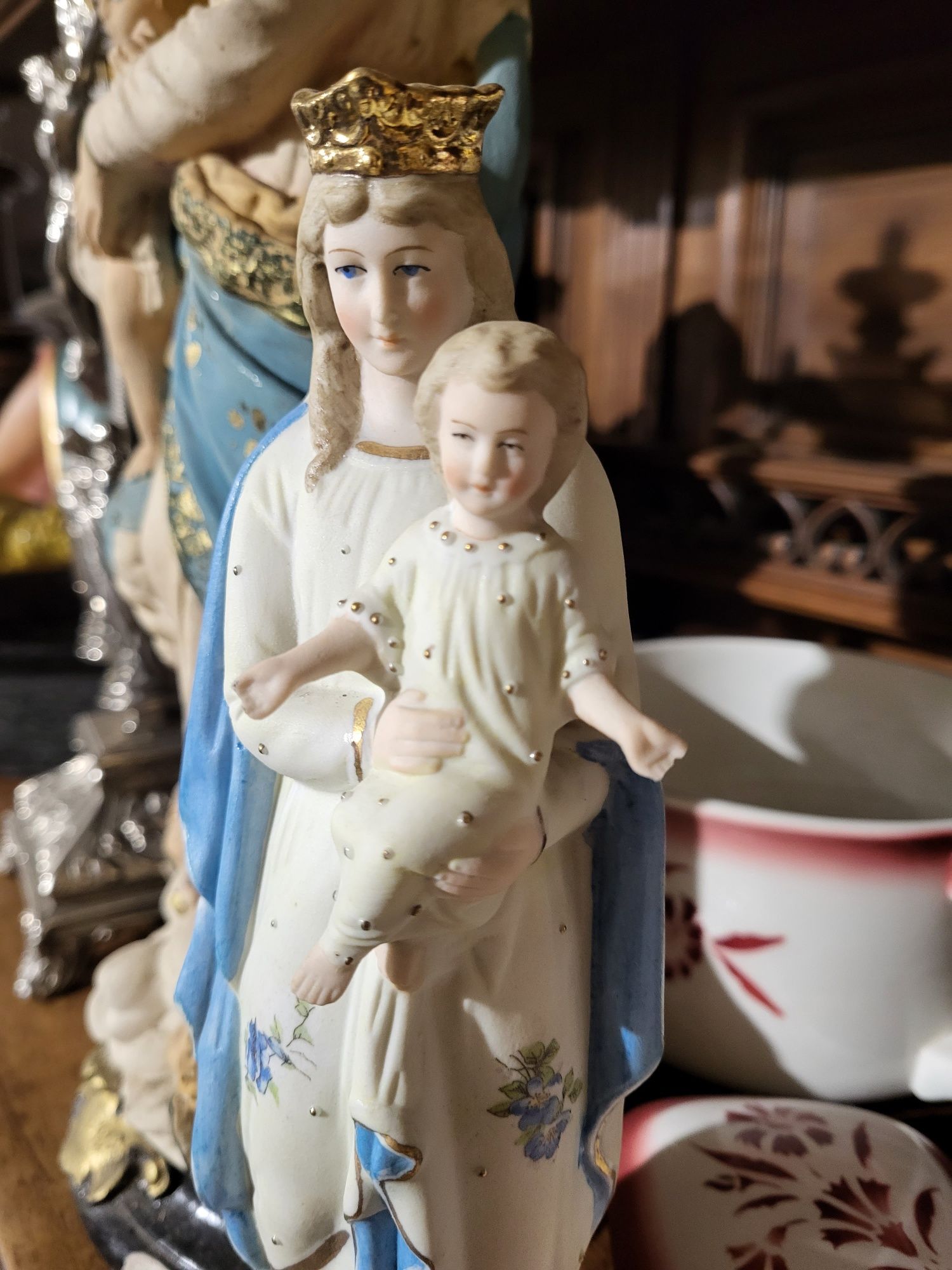 Biskwit Maryja Królowa figurka z porcelany biskwitowej