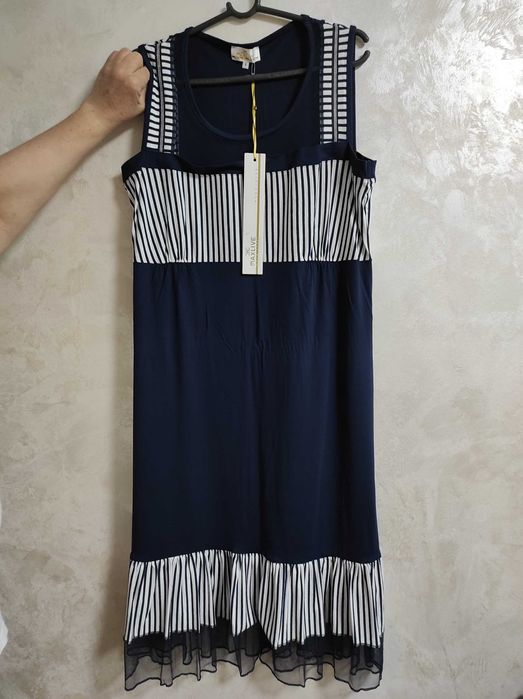 Продам новое платье. Размер 50-52.