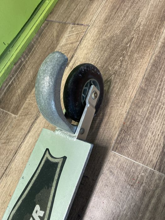 Trotinete antiga de crianca