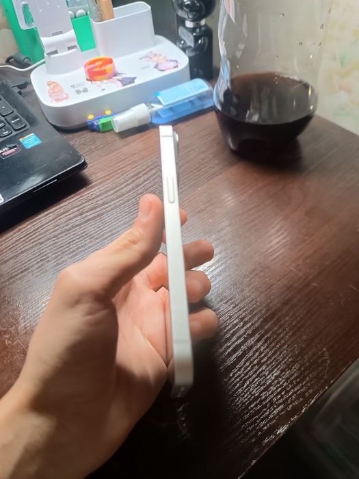 Продам айфон 14 белый